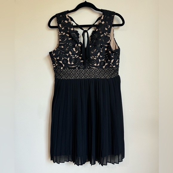 NWOT black and tan lace pleated heartloom dress - Picture 2 of 11